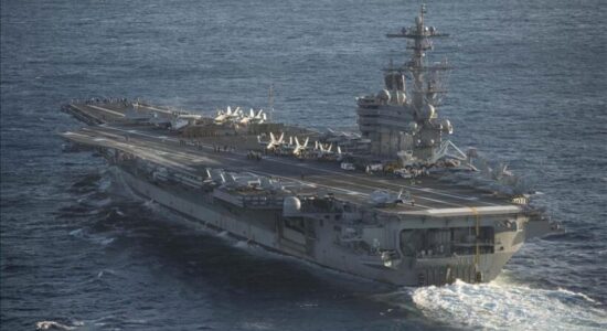 Houthi pretendon se “shënjestroi” aeroplanmbajtësen amerikane ‘Harry S. Truman’ në Detin e Kuq