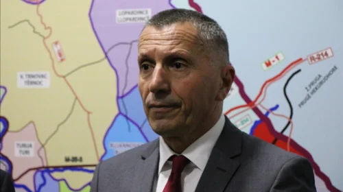 Shaip Kamberi reagon kundër ministrit shqiptar në Qeverinë e re serbe: Nuk i përfaqëson shqiptarët