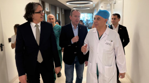 Taravari viziton pacientët nga tragjedia e Koçanit në spitalin “Çam dhe Sakura” në Stamboll