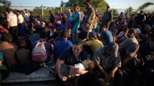 Mbi 300 emigrantë të parregullt venezuelianë të deportuar nga SHBA-ja arritën në vendin e tyre
