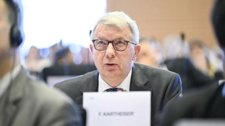 Konservatorët e Parlamentit Evropian përjashtojnë eurodeputetin luksemburgas për shkak të udhëtimit në Moskë