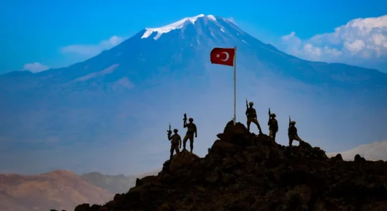 Një goditje historike ndaj terrorizmit: PKK-ja shpall shpërbërjen dhe çarmatimin