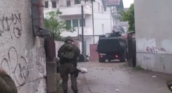 (VIDEO) Një dekadë nga ‘Lagjja e Trimave’, enigma për porositësit dhe motivin e vërtetë vazhdon