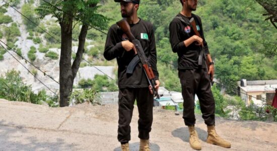 Pakistani thotë se rrëzoi 25 dronë, India thotë se zmbrapsi hakmarrjen pakistaneze