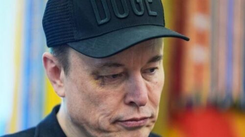 Çuditë Elon Musk, shfaqet me një sy të nxirë gjatë konferencës lamtumirëse me Donald Trump