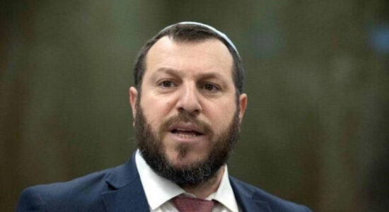 Ministri izraelit bën thirrje për bombardimin e rezervave ushqimore në Gaza