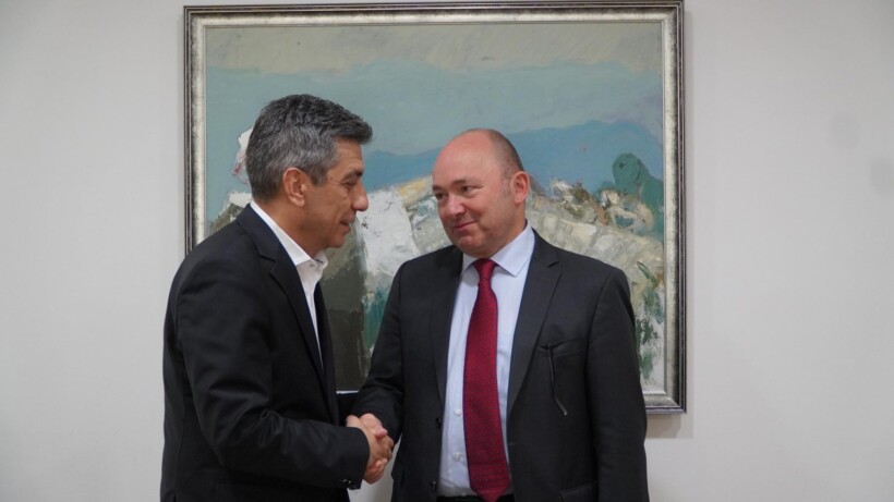 Mexhiti takohet me ambasadorin austriak, Pamer