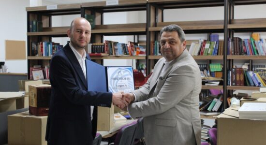 Logos – A dhuron 700 libra për UNT – literaturë bashkëkohore për studentetët dhe stafin akademik