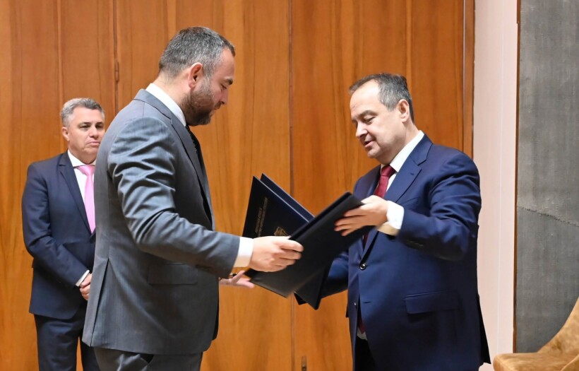 Pikë e përbashkët kufitare “One Stop” mes Maqedonisë dhe Serbisë, ministrat nënshkruan marrëveshje