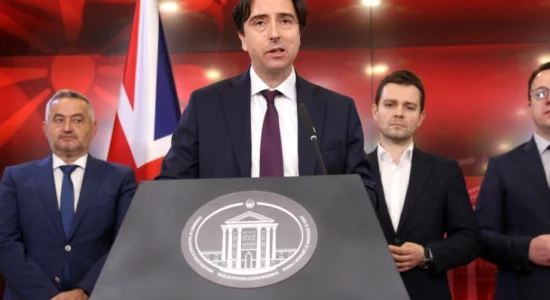 Ambasadori britanik i demanton informatat se në shtet do të ndërtohen kampe për emigrantë