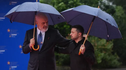 Zelensky telefonon Ramën: E informova për sulmet ruse mbi Ukrainë