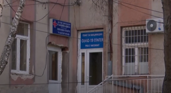 (VIDEO) Punësoi ilegalisht 127 persona, padi për ish drejtorin e shtëpisë së shëndetit