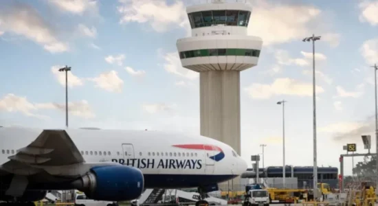 Incidenti i pazakontë në Britani, piloti ngatërron të majtën me të djathtën