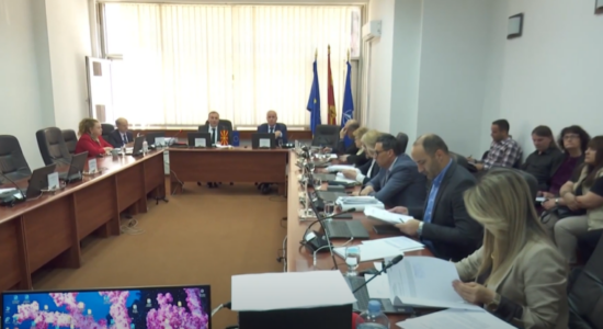 (VIDEO) Kushtetuesja mbeti pa raportuesen e procedurës së ligjit të gjuhëve
