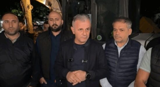 Ganiu bashkë me qytetarët e Çairit mbledhin mbeturinat, i nisin drejt Qytetit të Shkup