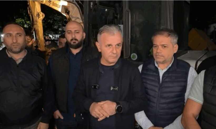 Ganiu bashkë me qytetarët e Çairit mbledhin mbeturinat, i nisin drejt Qytetit të Shkup