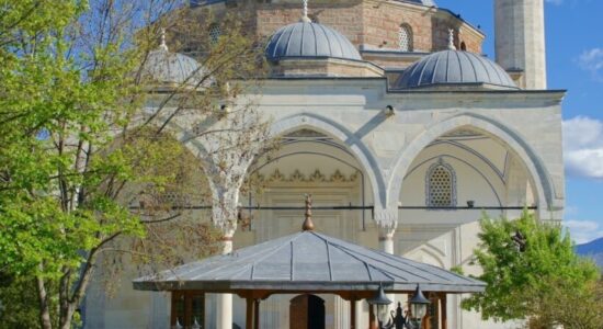 (VIDEO) Bashkësitë Fetare njëzëri kundër ekstremizmit, askush nuk duhet të keqpërdorë fenë për qëllime të dhunshme