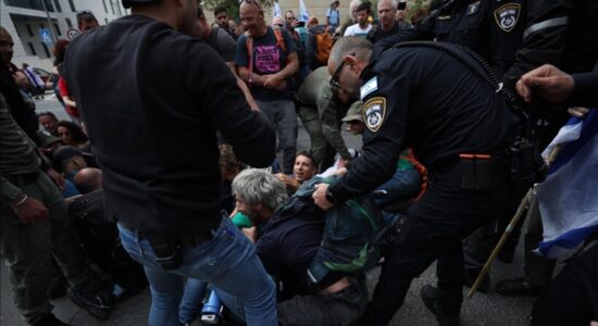 Demonstruesit izraelitë përplasen me policinë në Kuds mes protestave antiqeveritare