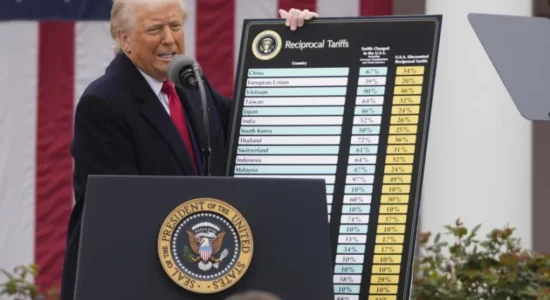 Gjykata bllokoi tarifat e Trumpit – çka do të ndodhë tani?