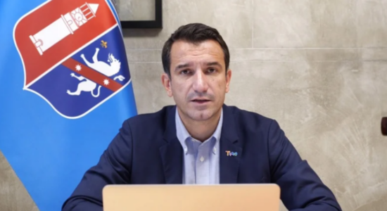 Voton në ambientet e paraburgimit të Durrësit, kryebashkiaku i Tiranës, Erion Veliaj