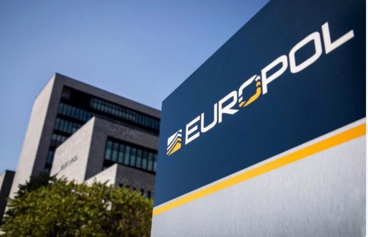 Drogë, armë, kriptovaluta dhe mallra të falsifikuara, Europol arreston 270 persona nga disa vende të botës