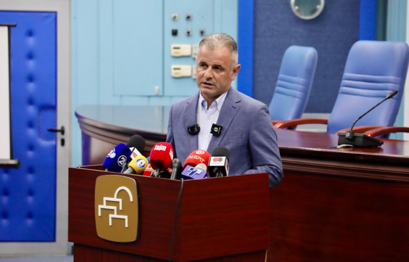Ganiu: Jemi në shekullin XXI dhe po mbytemi në mbeturina, Danella të mos lejojë të përdoret nga BDI