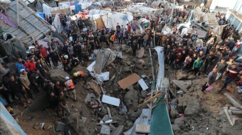 Të paktën 17 të vrarë në sulmin izraelit ndaj shkollës që strehonte palestinezë të zhvendosur