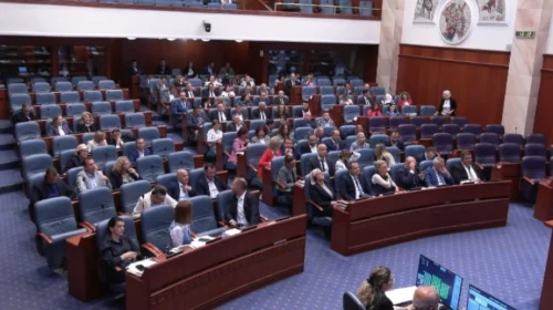 Parlamenti emëron kryetar dhe anëtarë të Komisionit shtetëror për ankesa për furnizime publike
