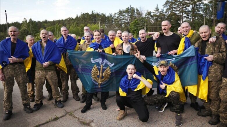 Ukraina dhe Rusia shkëmbejnë 800 të burgosur lufte