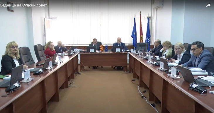 Gjyqtarja Emine Kallaç përkohësisht dërgohet në Gjykaatën themelore Koçan, do të punojë në repartin penal, ku ka vëllim të rritur të punës pas zjarrit në diskotekë