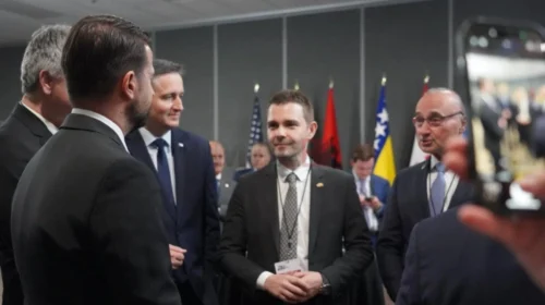 Mucunski në pritje solemne së bashku me SP të NATO-s dhe presidentët e Shqipërisë, Kosovës dhe Malit të Zi