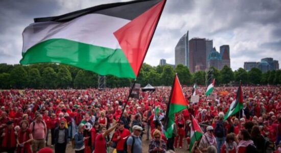 Protestë gjigante në Hagë për Gazën: Qeveria holandeze të vendosë vijat e kuqe!