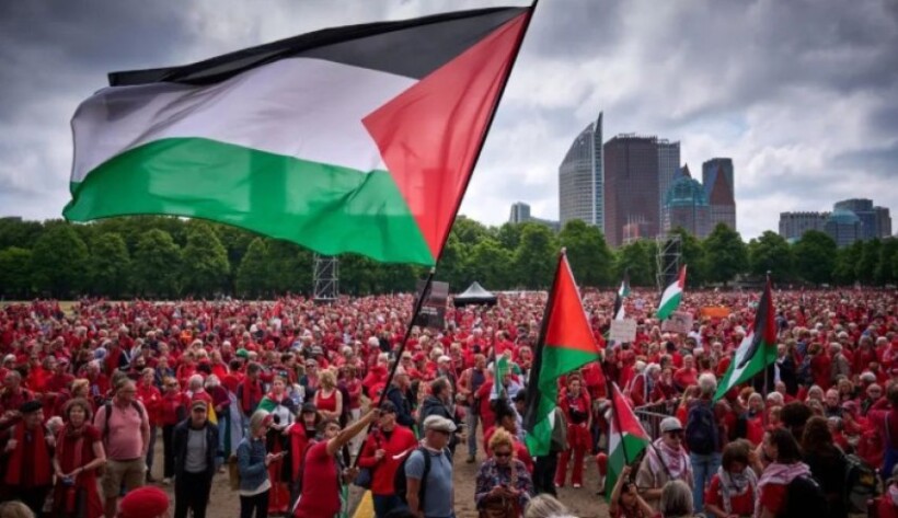 Protestë gjigante në Hagë për Gazën: Qeveria holandeze të vendosë vijat e kuqe!