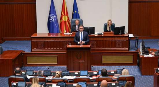 Mickoski me thirrje deri te deputetët: Të miratojmë një ligj për një njësi zgjedhore, por t’i përfshijmë edhe qytetarët nga diaspora