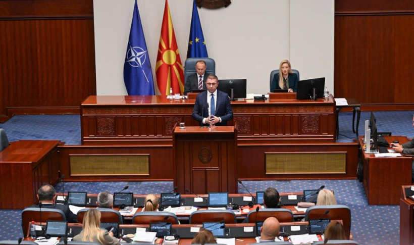 Mickoski me thirrje deri te deputetët: Të miratojmë një ligj për një njësi zgjedhore, por t’i përfshijmë edhe qytetarët nga diaspora