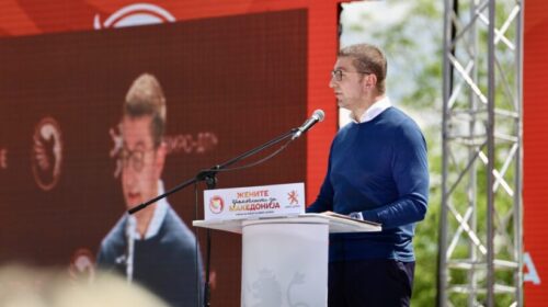 Mickoski: Marrëveshja me Britaninë e Madhe u bë për investime ekonomike, jo për kampe të emigrantëve