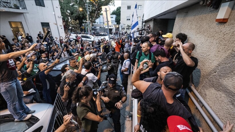 Protestuesit izraelitë “pushtojnë” selinë e partisë së Netanyahut, kërkojnë marrëveshje për lirimin e pengjeve