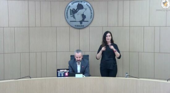 KQZ vlerëson procesin e votimit në Shqipëri: Partitë të krijojnë qetësi për numëruesit, vota është në kuti