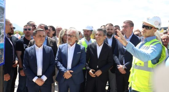 (VIDEO) Krerët e shtetit lavdërojnë veten për autostradën e re Tetovë – Gostivar