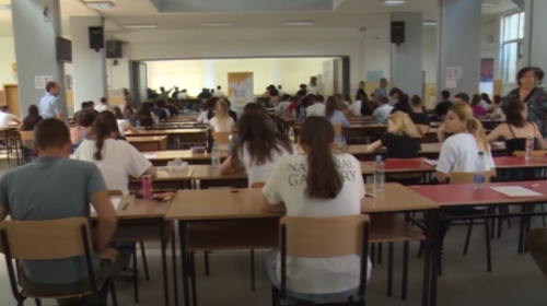 (VIDEO) Mbi 15 mijë maturantë nesër kanë provimin e gjuhës amtare