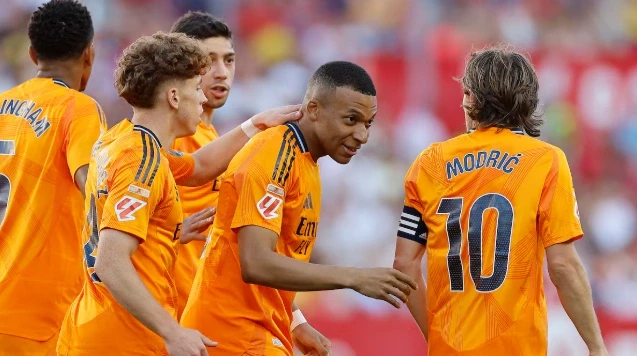 Mbappe shënon gol dhe i afrohet çmimit të rëndësishëm