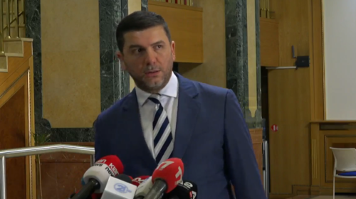 Krasniqi: Nuk do të ishte e gabueshme të mblidhemi çdo ditë për konstituim, Vetëvendosje duhet të ndryshojë kandidatin