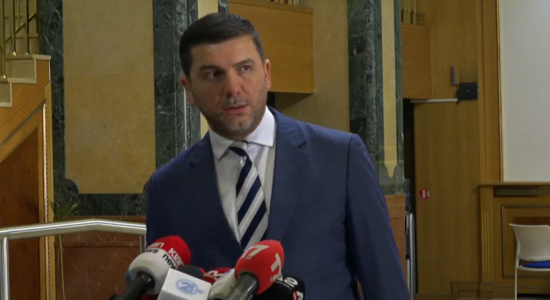 Krasniqi: Nuk do të ishte e gabueshme të mblidhemi çdo ditë për konstituim, Vetëvendosje duhet të ndryshojë kandidatin