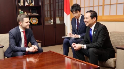 Takim i ministrit Mucunski me ministrin e shtetit për Punë të Jashtme të Japonisë, Hisajuki Fuxhi