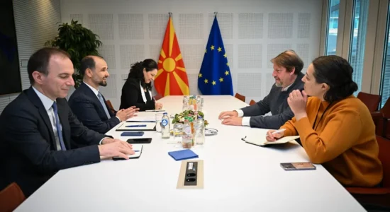 Murtezani në Bruksel takoi raportuesin për RMV-në në PE: Ndryshimet kushtetuese domosdoshmëri për rrugën evropiane