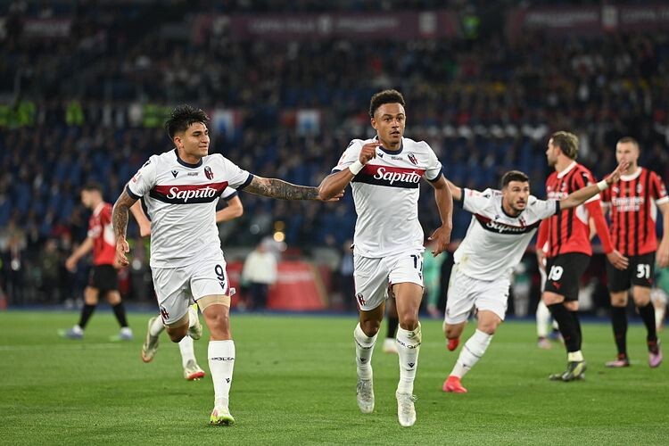 Milani tronditet, Bologna fiton Kupën e Italisë