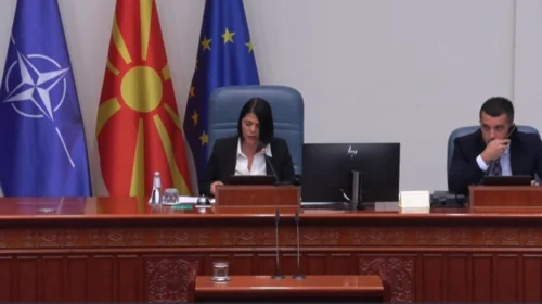 Kuvendi e konfirmoi dorëheqjen e deputetit Salim Sulejmani dhe shpalli pauzë