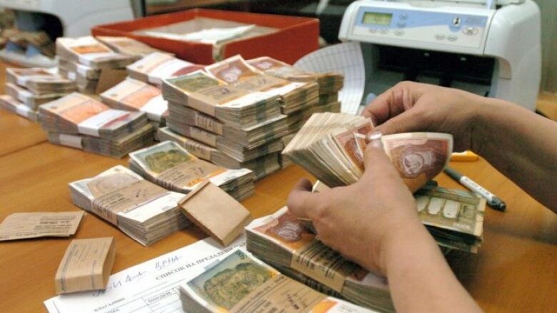 Çdo qytetar i Maqedonisë i detyrohet mesatarisht bankës rreth 2,300 euro