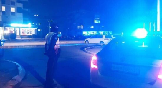 Tragjedi në Prizren: 24-vjeçari vdes në rrethana të dyshimta pasi dy të rinj ia shitën një pistolet