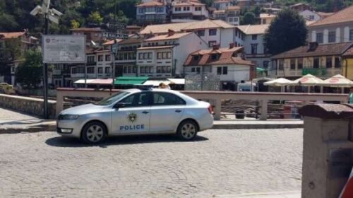 Vrau vajzën 15-vjeçare, plagosi tjetrën dhe bashkëshorten – krejt çka dihet për krimin makabër në Prizren
